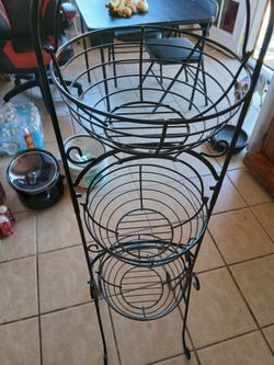3-tier black metal fruit basket stand