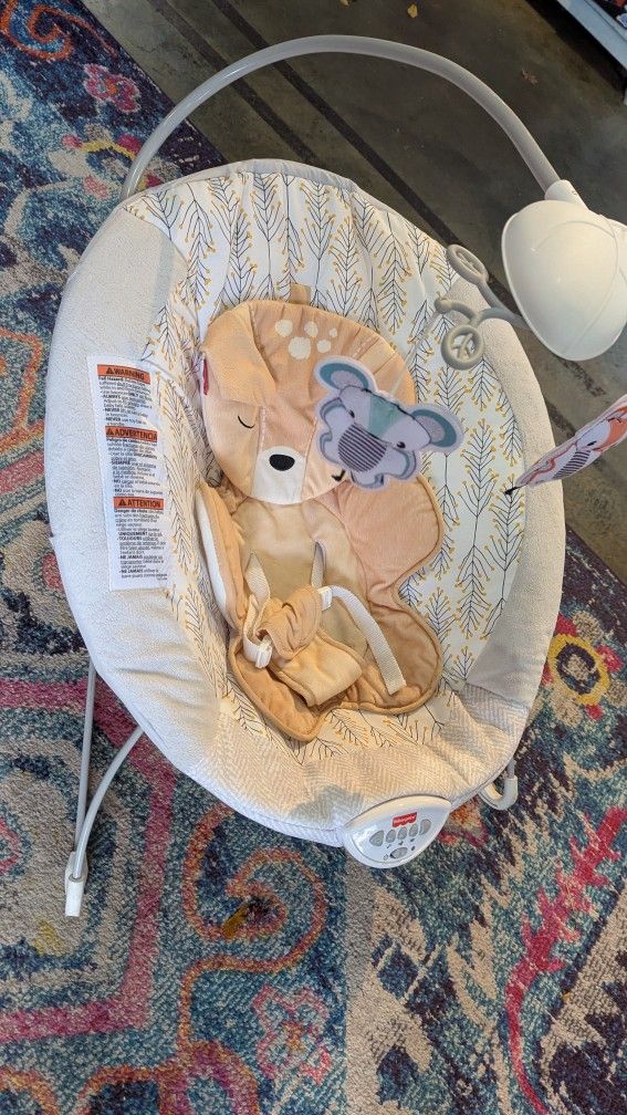Fisher-Price Portable Baby Seat Fawn Meadows Deluxe Bouncer with Toy Mobile, Music & Vibrations for Newborns 0+ Months