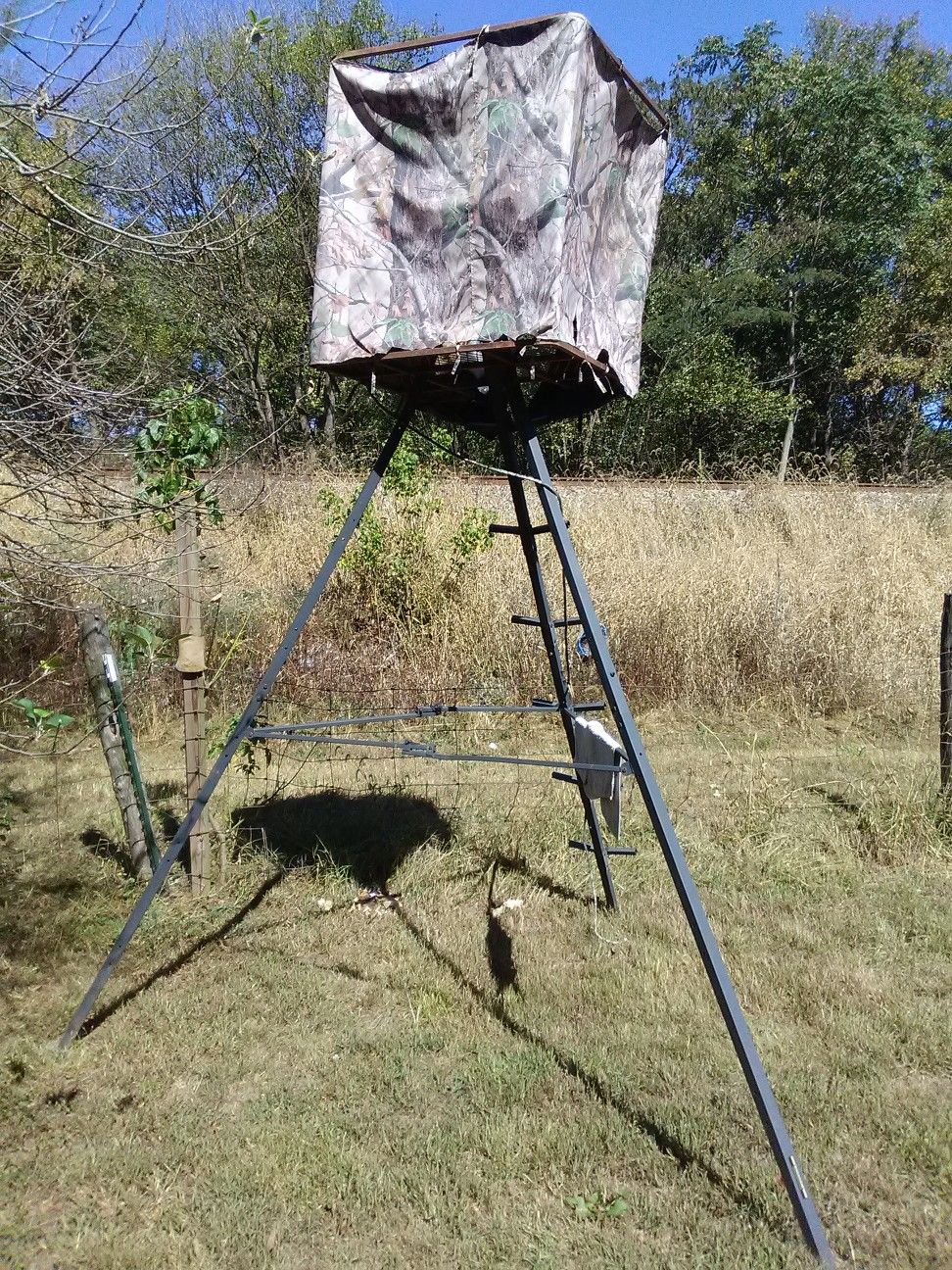 21Foot Camo Tripod Free standing Tree Stand