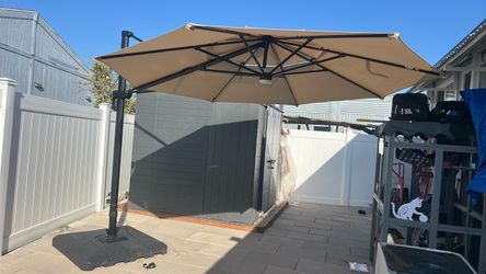 Backyard shading umbrella