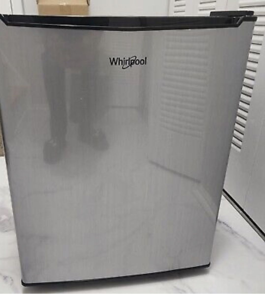 Whirlpool 2.7 Cu mini fridge