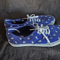 DODGERS  VAN SHOES SIZE 9