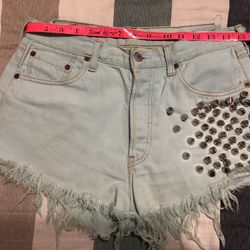 RP4LF Levi’s 501 Studded Cutoff Shorts