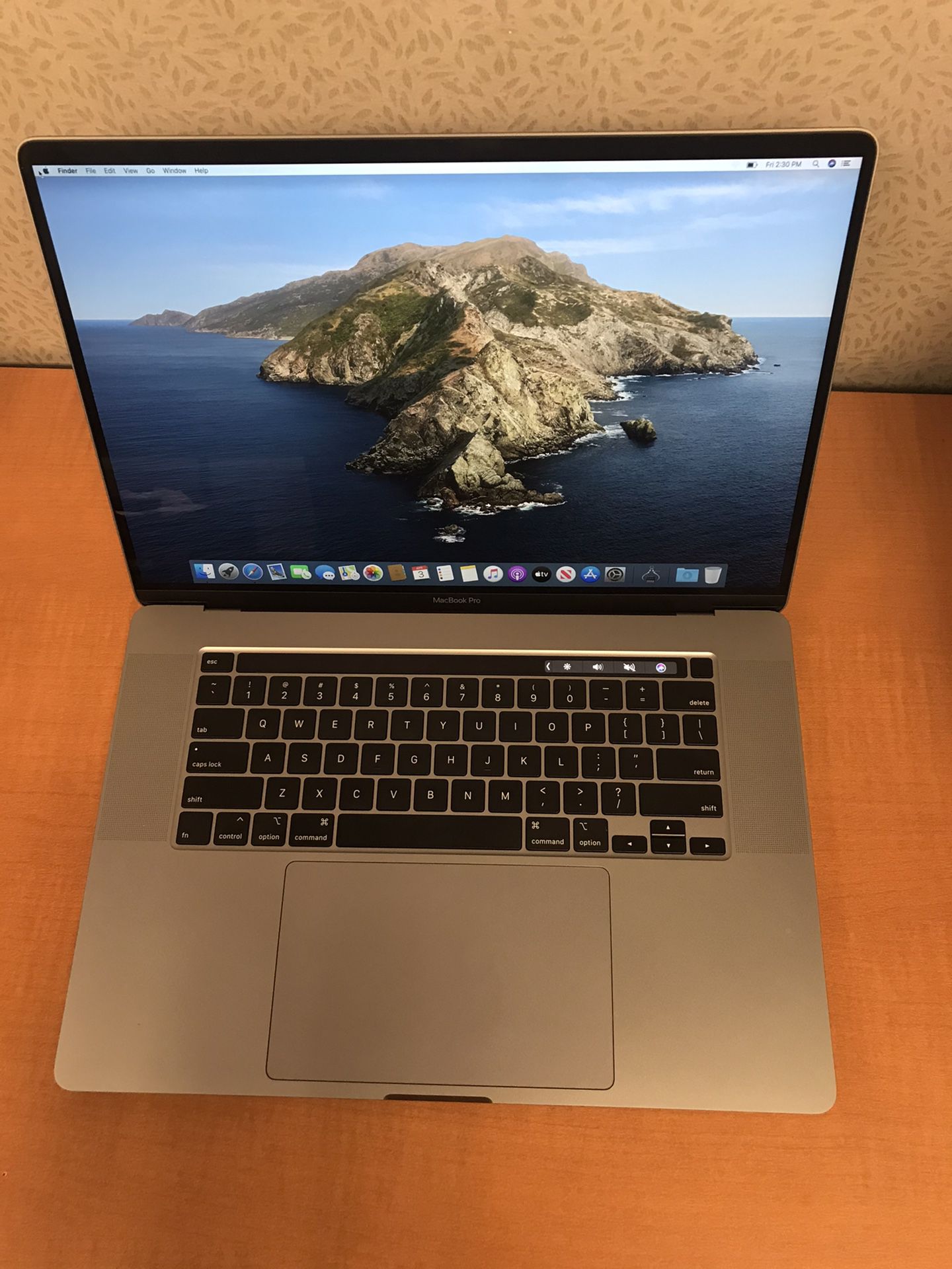 MacBook Pro 16 Inch LED Apple Warranty Dec.2022