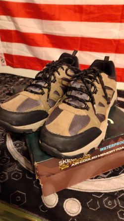SKETCHERS LIKE NEW SIZE 13
