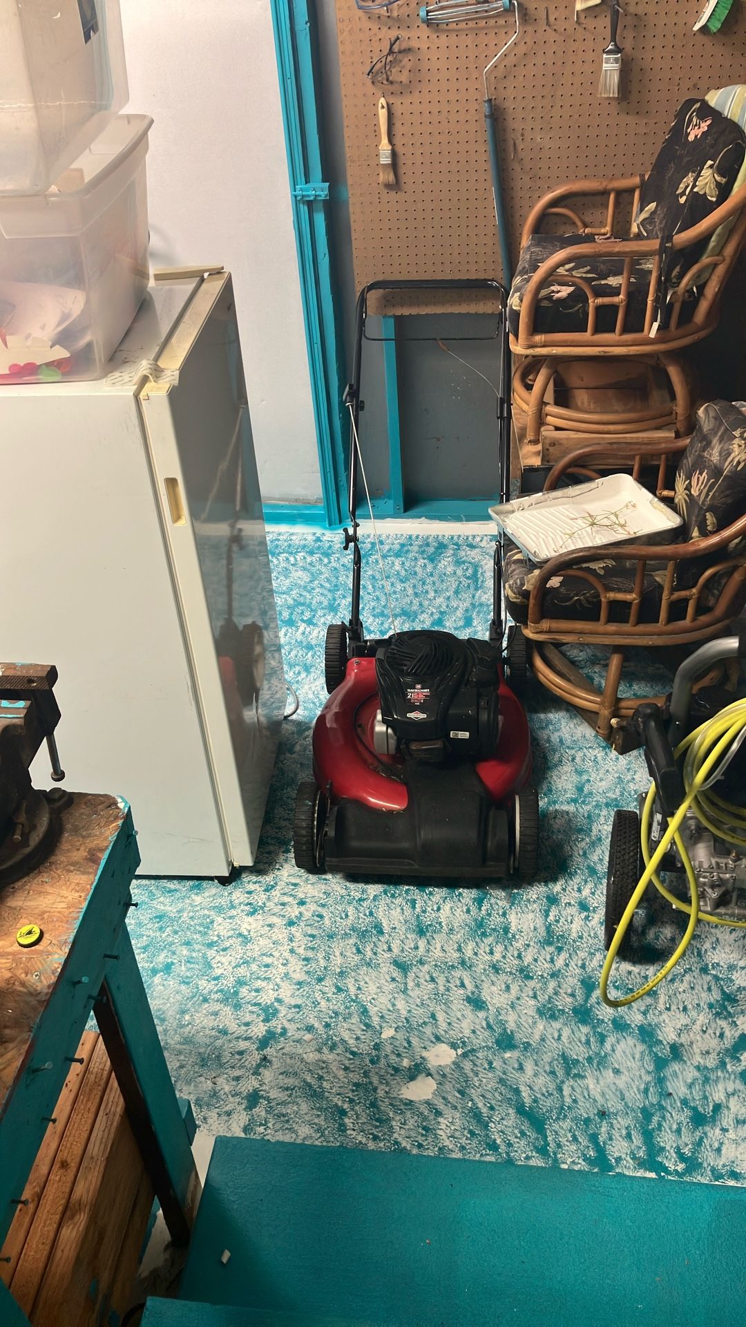 Brigs And Stratton Engine Yard Machines 22” Self Propelled Mulch Rear Bag Do Have The Bag Just Needs To Be Cleaned So Didn’t Take A Pic Of It Asking