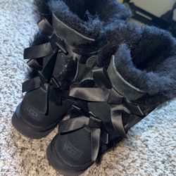 Women’s Uggs Size 10