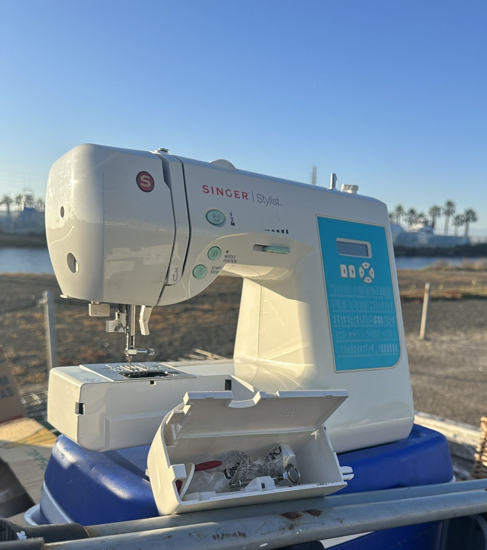 Singer Stylist Sewing Machine 7258 for Sale in Huntington Beach, CA ...