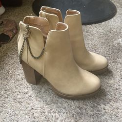 Brand New Women’s Boots Size 8