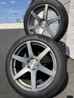 Set VOSSEN wheels  Wheel size 22X9.5 Bolt pattern 6X135 Ford Offset 0 CONTINENTAL tires  Like new  size 275/45R22