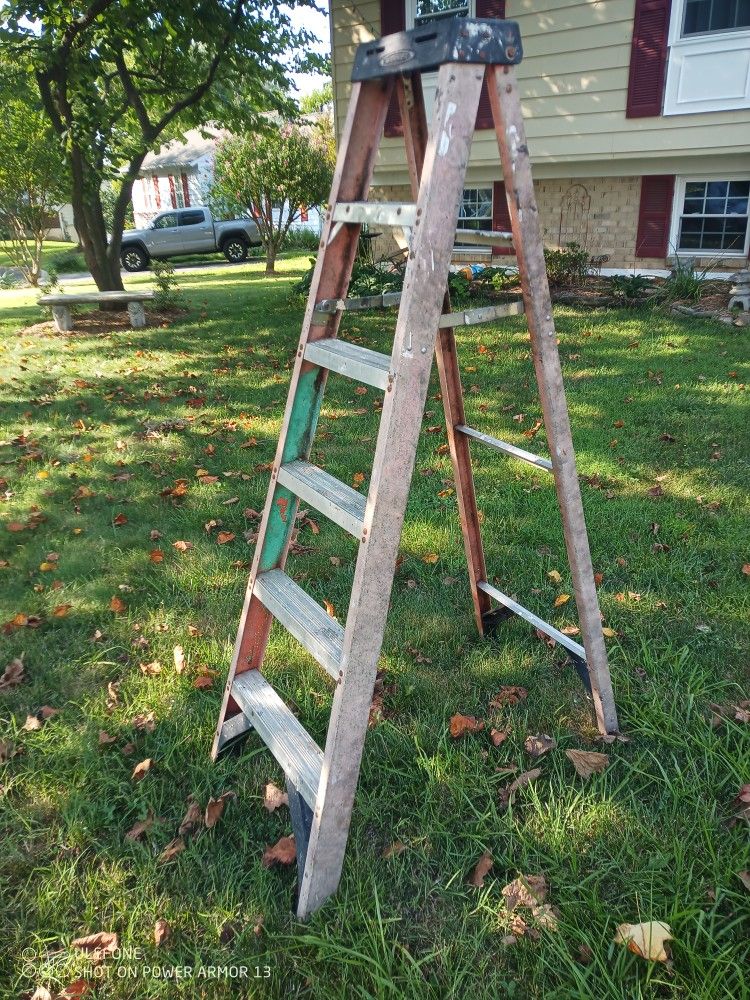 Werner 6 Foot Ladder Fiberglass Red