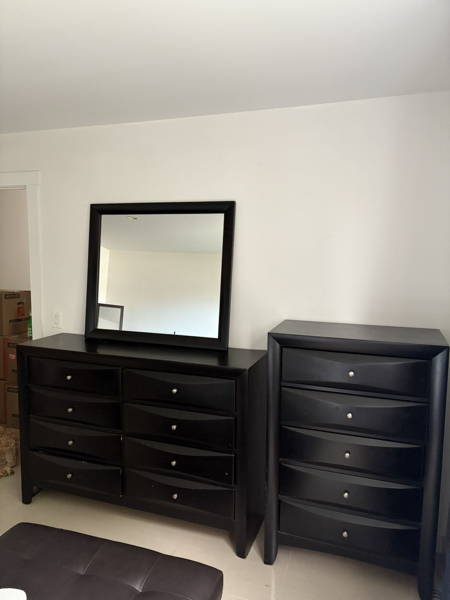 Dresser Set With Mirror And Night Stands