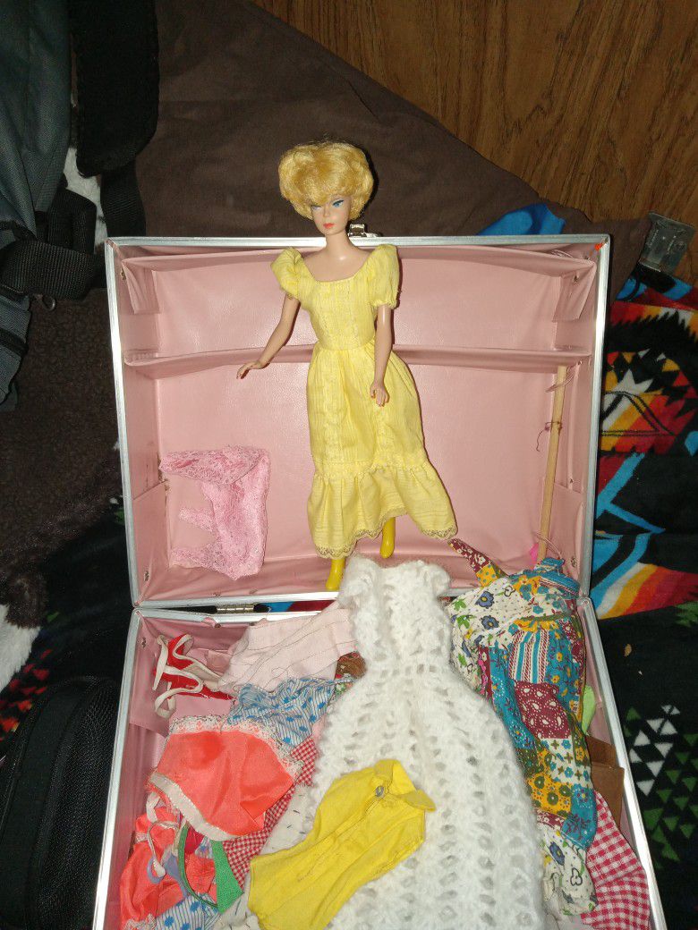 1961 Barbie / Grt. Condition/ Tons Of Accessories!