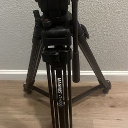 Magnus VT-4000 Tripod System w/ Fluid Head