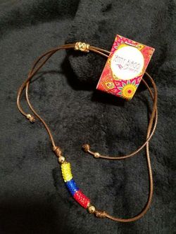 Pulseras, brazaletes y collares