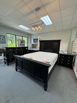 Queen bedroom set (FREE 24H DELIVERY AND SETUP)