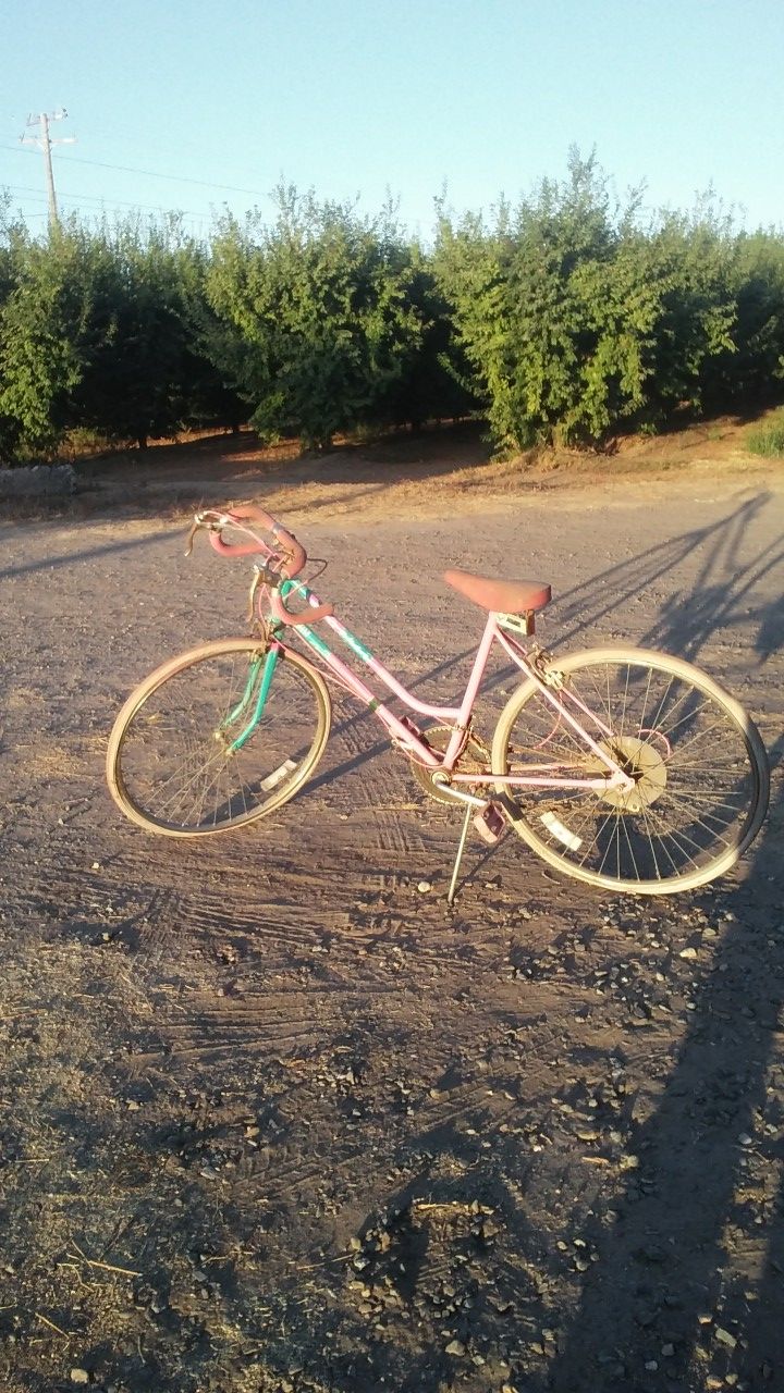 Vintage 80s Women's Huffy "Miss Rocker" 10 Speed Bicycle