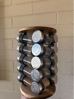 Rotating spice rack organizer / Revolving seasonings