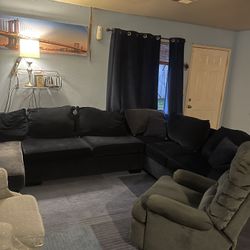 Navy blue huge sectional $675 obo no lowballing free delivery Fresno/clovis only