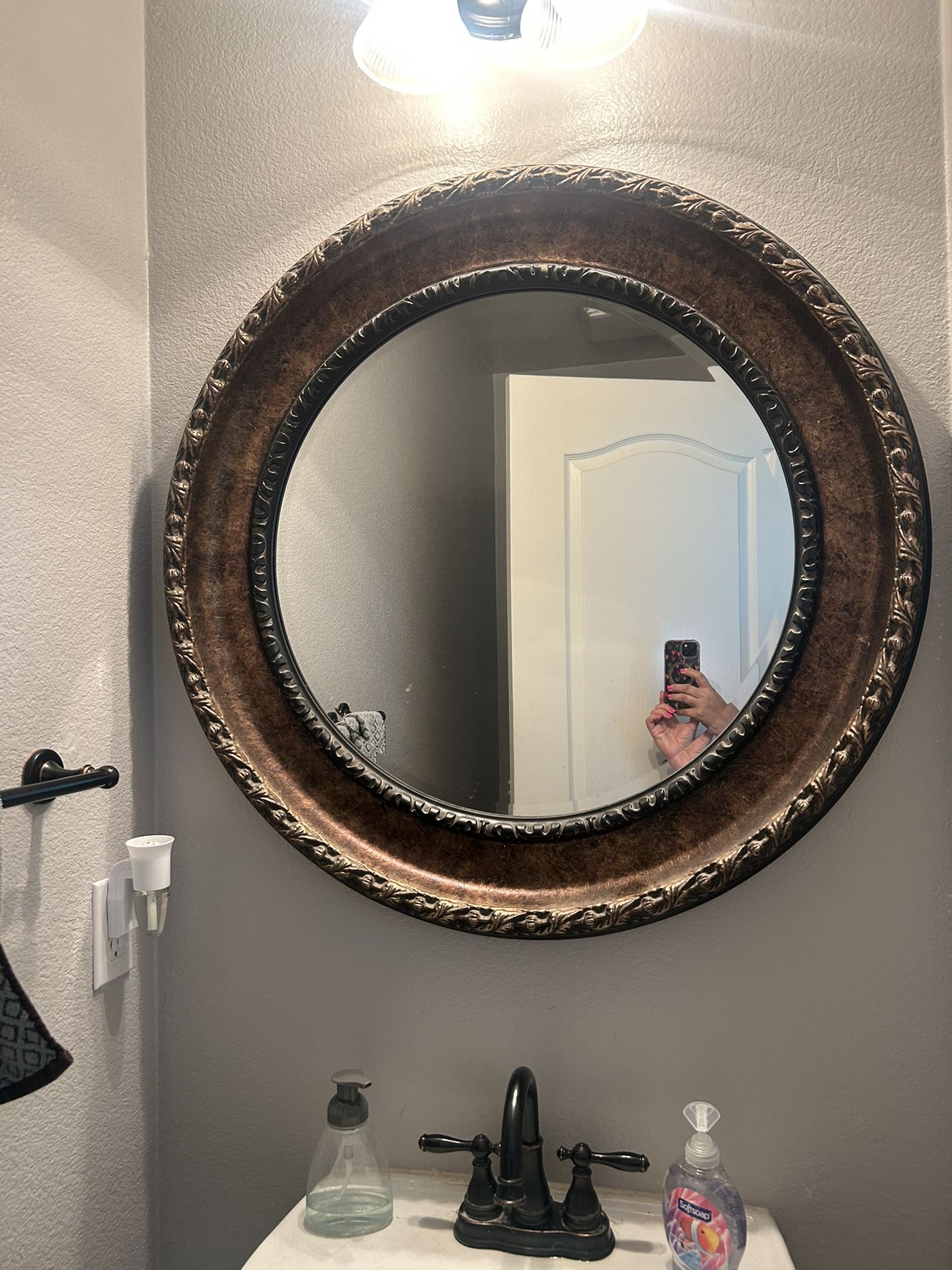Round Mirror