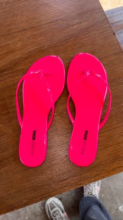 Fashion Nova Neon Pink Jelly Sandals Size 6.5⁠