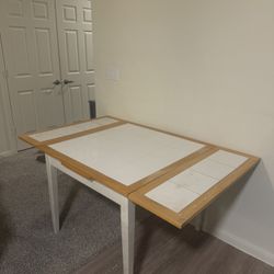 Extendable Dining Table 