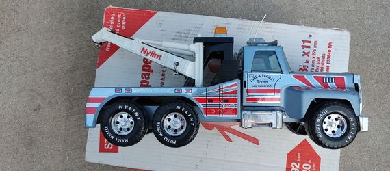 Nylint Metal Tow Truck