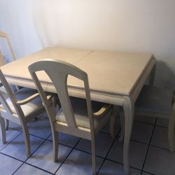 Kitchen Table And 4chairs