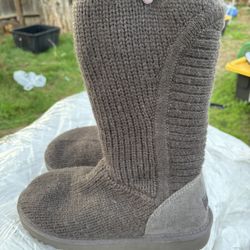 UGGS      SZ-7