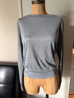 VUORI women’s lblue-ish grey soft long sleeve crew top XS/S
