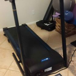 XTERRA TR150 Treadmill, Compact, 250+ LB