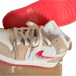 Air Jordan 1\>