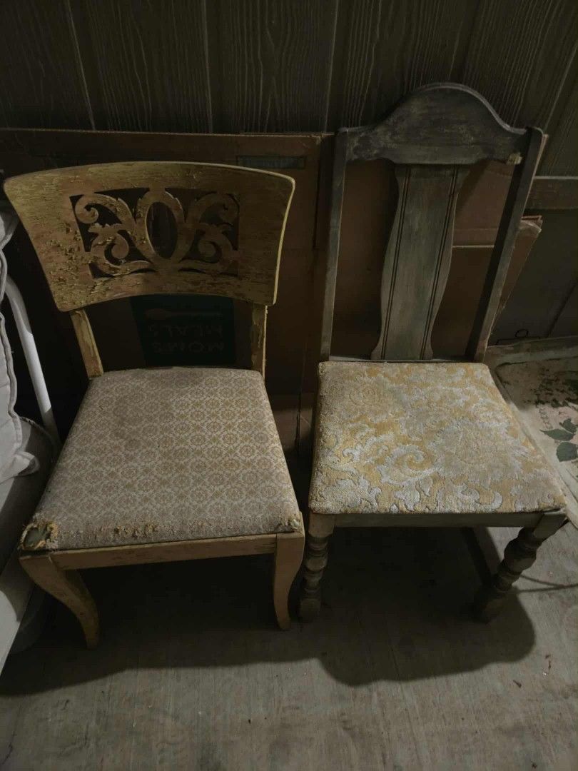 2 Vintage Chairs( SOLD AS SET ONLY) Priced To sell PLEASE READ FULL AD BEFORE MESSAGING ME