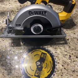 Dewalt Saw