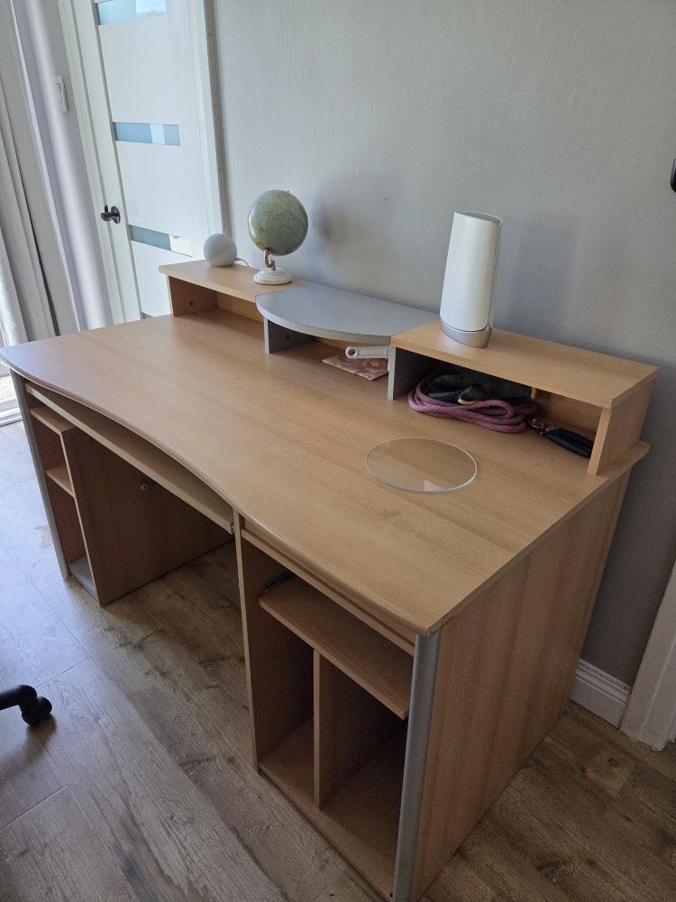 Free Desk
