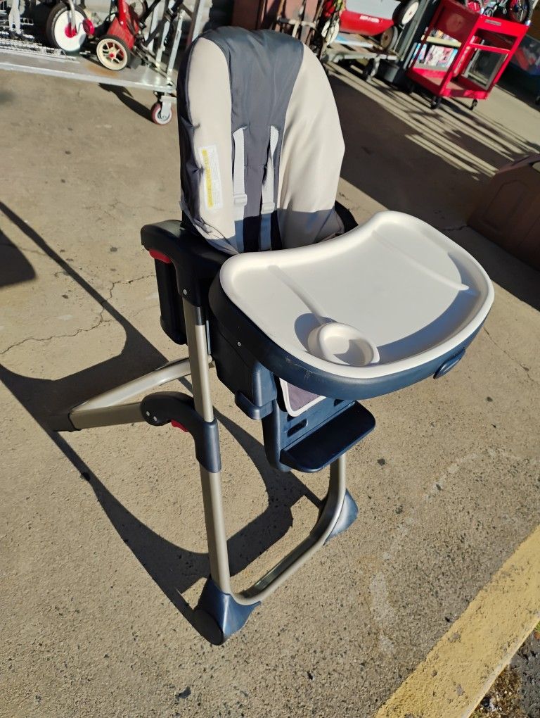 Graco DuoDiner DLX 6-in-1 highchair clean and mint condition