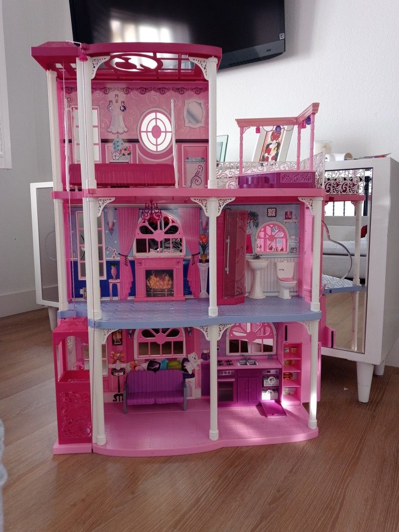 2009 BARBIE DREAM HOUSE