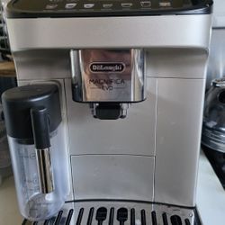 Delonghi Magnifica Evo Coffee Machine 