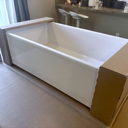 BOVIGGEN Apron Front Sink | New Never Installed | DELIVERY AVAILABLE*