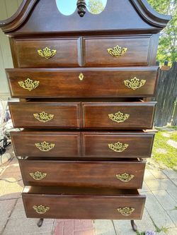 Dresser wood