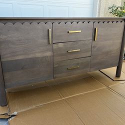 Brand New. Moes Server. Retails Over $1900. Our Price $795