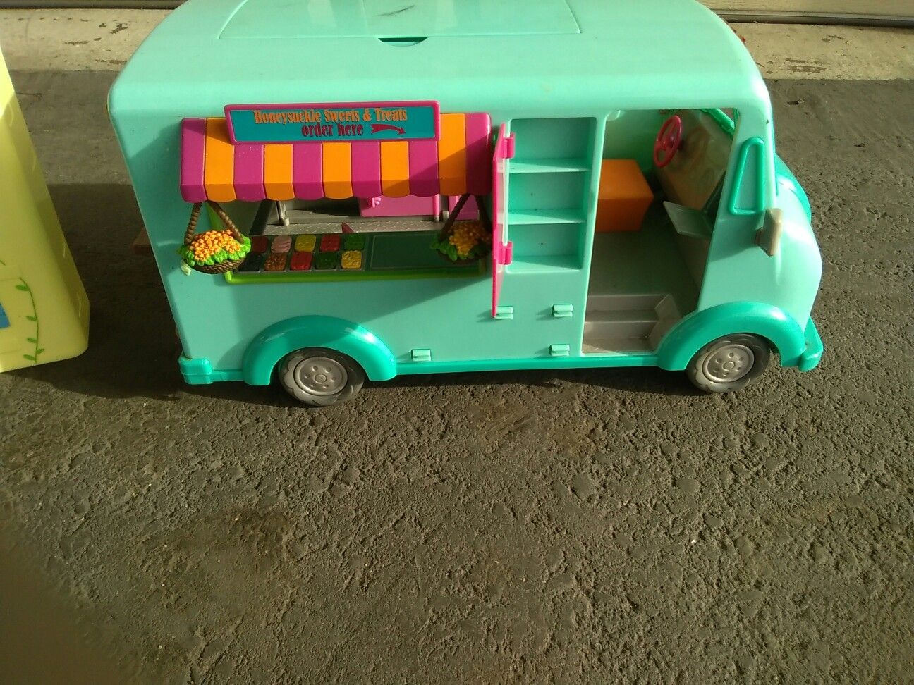 Play toys