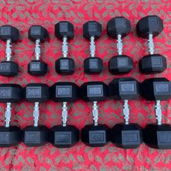 SET OF RUBBER DUMBBELLS (PAIRS OF)  :  10s  15s  20s  30s  35s  40s  55s 
  *  * I also have  5s  22.5s   25s  45s  50s  55s  65s 70s