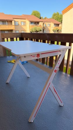 Gaming desk