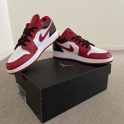 Jordan 1 Low Bulls Size 6Y