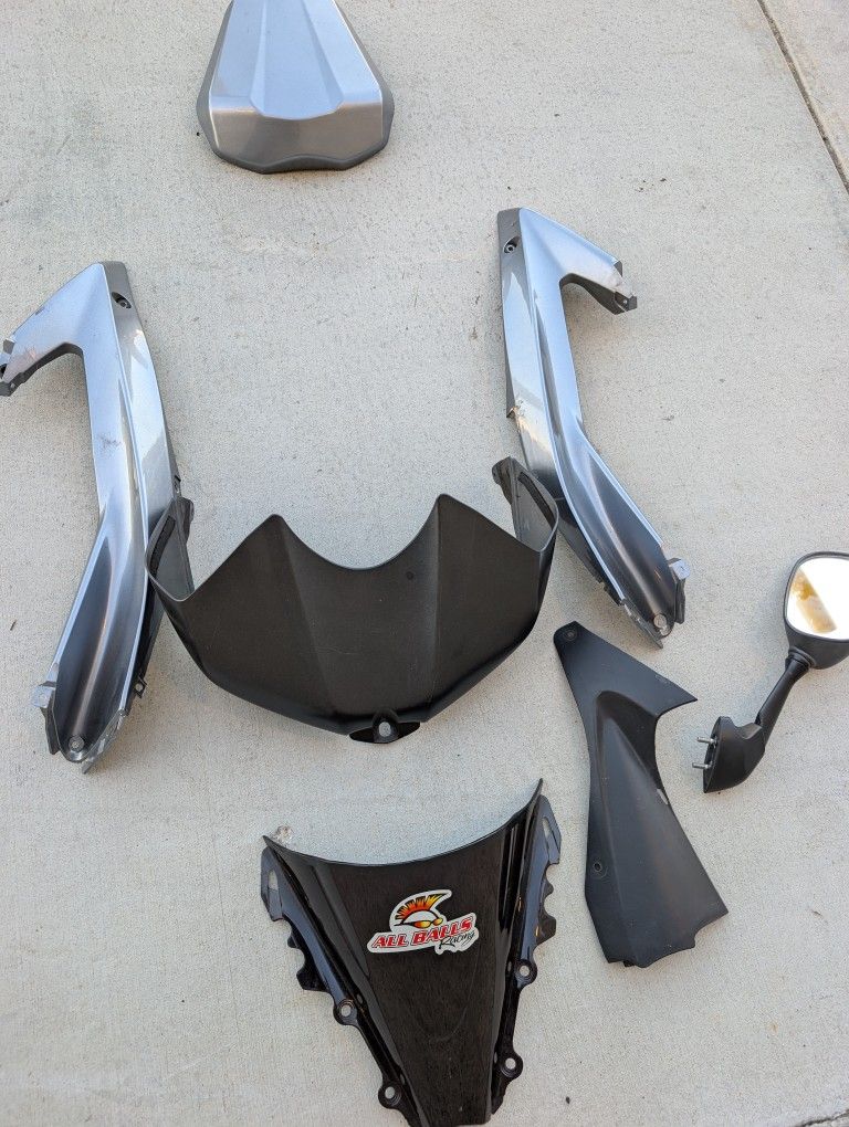 2006 and 2007 Yamaha R6 parts for sale fairings