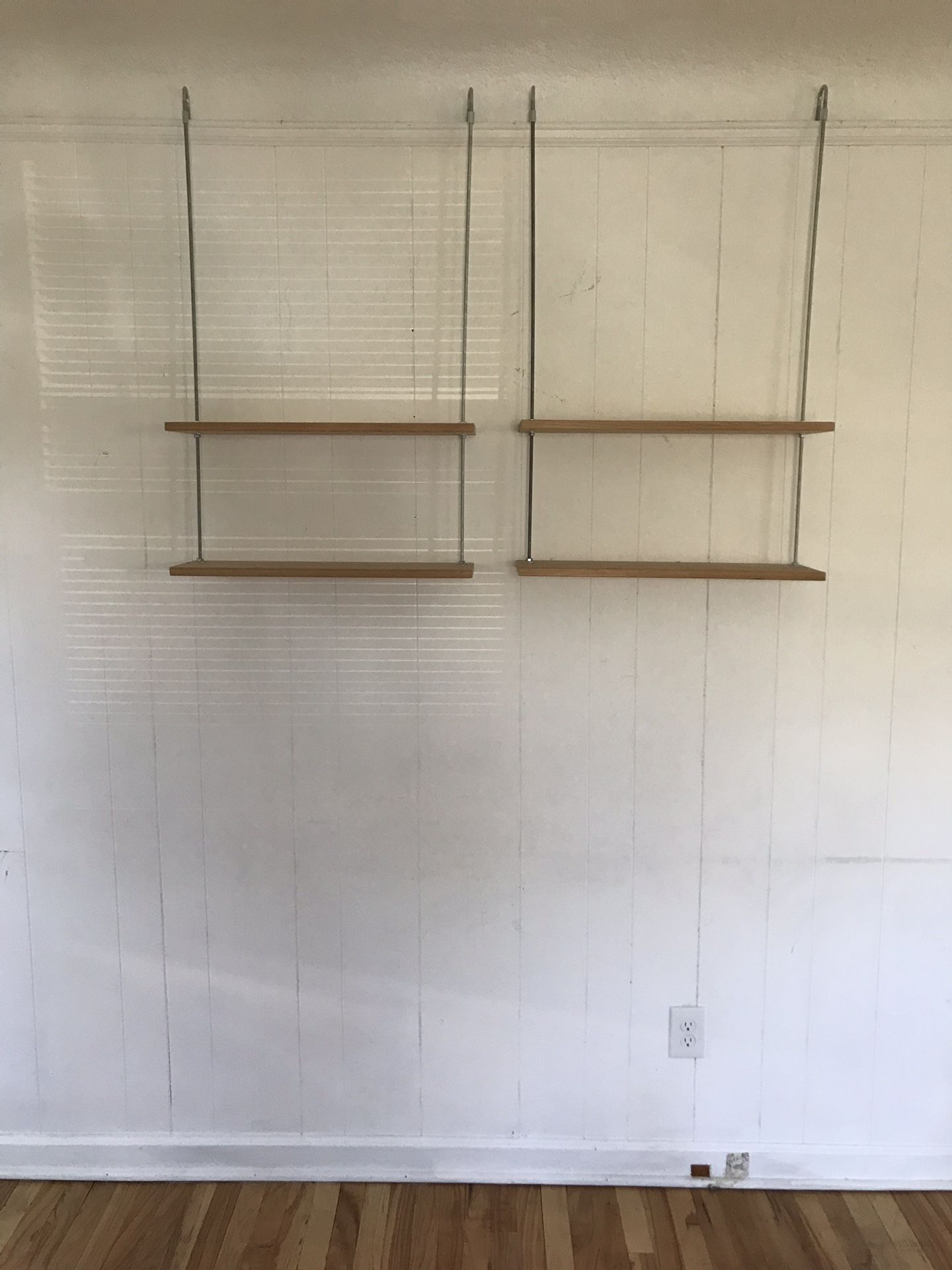 Hanging shelves for picture rail