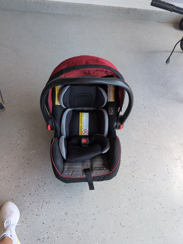Graco Snugride 30LX Click Connect Carseat  & 2 Bases