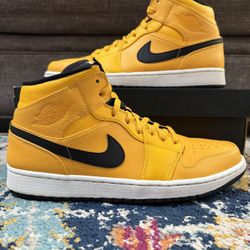 Nike Air Jordan 1 Mid “University Gold”