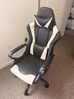 Gaming Chair – Black & White